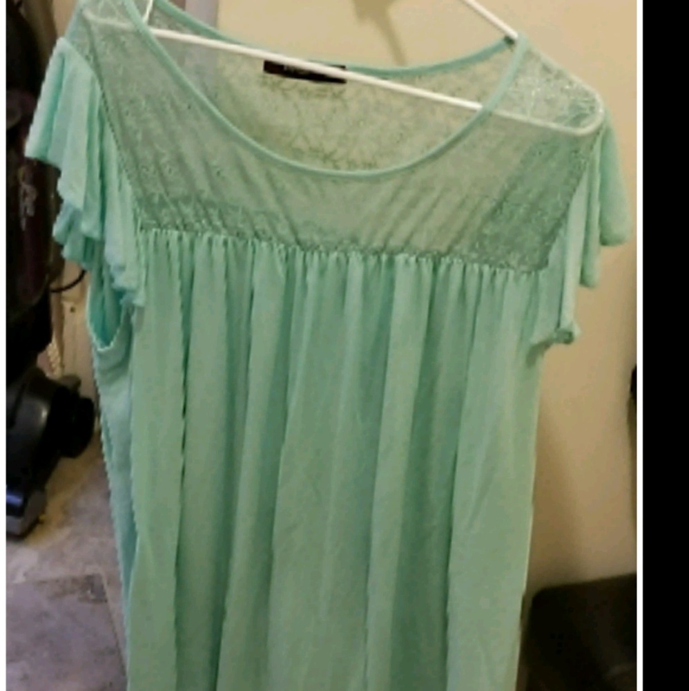 EUC mint top with lace neckline